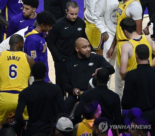 감독 데뷔승 올린 햄 감독[UPI=연합뉴스]