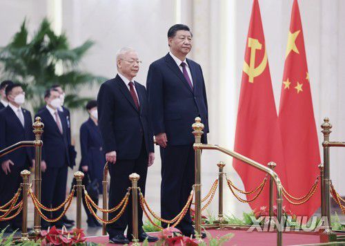 베트남 서기장 환영식 참석한 시진핑(신화=연합뉴스)