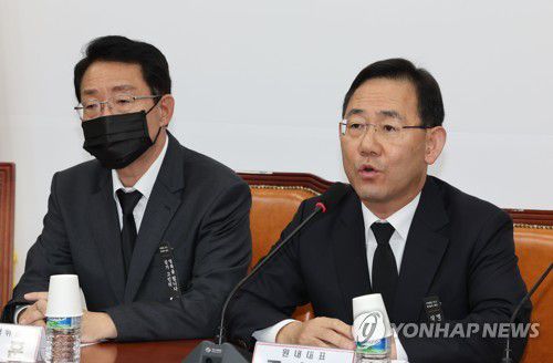 발언하는 주호영 원내대표(서울=연합뉴스) 하사헌 기자 = 국민의힘 주호영 원내대표가 31일 오전 서울 여의도 국회에서 열린 비상대책위원회의에서 발언하고 있다. 2022.10.31 toadboy@yna.co.kr