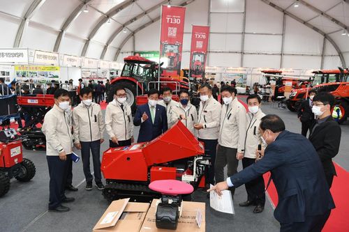 진주국제농식품박람회 찾은 경남도의회 농해양수산위원회[경남도의회 제공. 재판매 및 DB 금지]