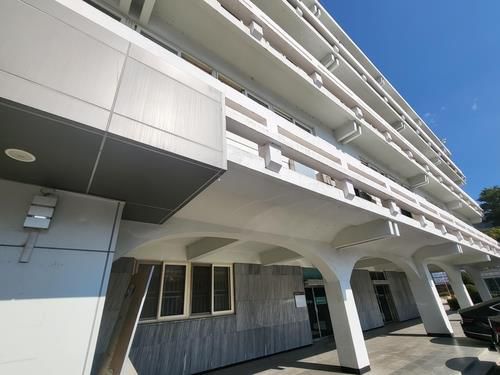 시청사 본관동 현관 앞 모습 [박재천 촬영]