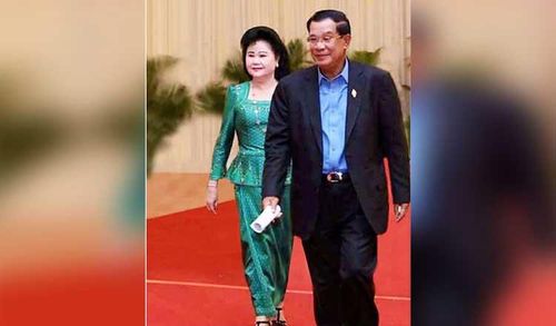 행사에 참석중인 훈센 캄보디아 총리 부부[일간 크메르타임스 캡처. 재판매 및 DB 금지]