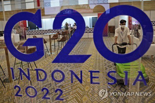 G20 발리 정상회의 프레스 센터에 걸린 G20 로고[AP 연합뉴스 자료사진. 재판매 및 DB 금지]