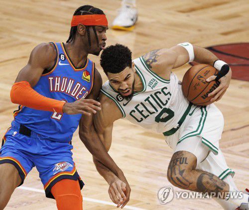 길저스알렉산더(왼쪽)와 테이텀(오른쪽)[EPA=연합뉴스]