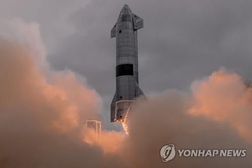 비행실험하는 스타십 SN15[SpaceX 제공/ UPI 연합뉴스 자료사진]