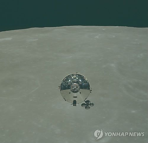 달 주변을 도는 아폴로 우주선[아폴로 프로젝트 아카이브(플리커). 재판매 및 DB 금지]