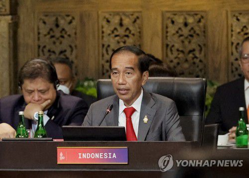 조코 위도도 인도네시아 대통령(발리 EPA=연합뉴스) 16일(현지시간) 인도네시아 발리에서 열린 G20 정상회의에서 의장인 조코 위도도 인도네시아 대통령이 발언하고 있다. 2022.11.16 photo@yna.co.kr