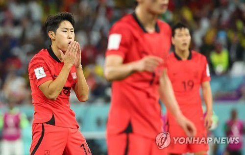 아쉬운 이강인(알라이얀=연합뉴스) 김도훈 기자 = 28일 오후(현지시간) 카타르 알라이얀의 에듀케이션 시티 스타디움에서 열린 2022 카타르 월드컵 조별리그 H조 2차전 대한민국과 가나의 경기. 후반 한국 이강인이 슛이 빗나가자 아쉬워 하고 있다. 2022.11.28 superdoo82@yna.co.kr