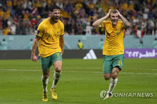 결승골을 넣고 포효하는 호주 레키(왼쪽) [AP=연합뉴스]