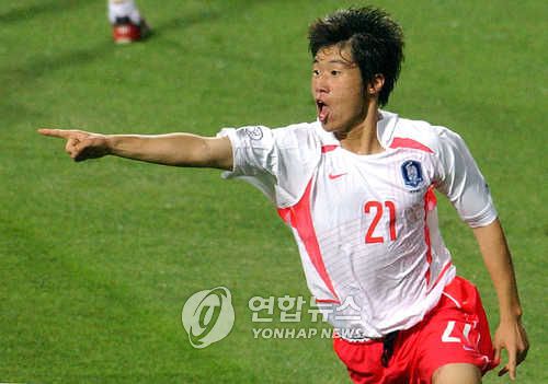 2002년 한일 월드컵 조별리그 포르투갈전에서 골을 넣은 후 환호하는 박지성[연합뉴스 자료사진. 재판매 및 DB 금지]