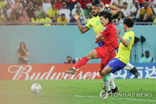 슛하는 조규성(도하=연합뉴스) 김주성 기자 = 6일(한국시간) 카타르 도하 974스타디움에서 열린 2022 카타르 월드컵 16강전 대한민국과 브라질의 경기. 축구대표팀의 조규성이 슛을 하고 있다. 2022.12.6 utzza@yna.co.kr