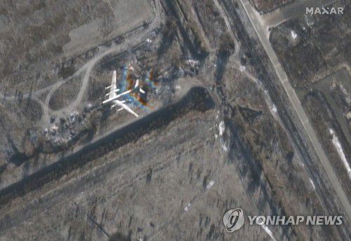 공습 받은 러시아 옌겔스 공군기지의 TU-95 전략폭격기[AFP 연합뉴스자료사진. 재판매 및 DB 금지]