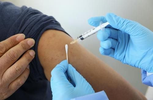 코로나19 백신 접종하는 중국인[시각중국 캡처. 재판매 및 DB 금지]