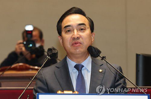 발언하는 박홍근 원내대표(서울=연합뉴스) 하사헌 기자 = 더불어민주당 박홍근 원내대표가 11일 오전 서울 여의도 국회에서 열린 의원총회에서 발언하고 있다. 2022.12.11 toadboy@yna.co.kr