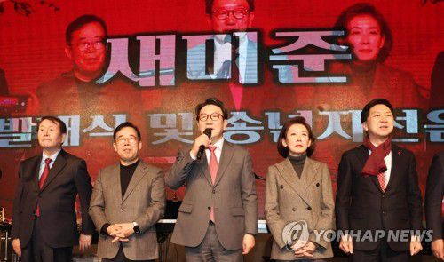 국민의힘 새미준 발대식에서 발언하는 권성동 의원(서울=연합뉴스) 백승렬 기자 = 14일 서울 여의도 63빌딩에서 열린 국민의힘 '새로운미래를준비하는모임'(새미준) 전국발대식 및 자선음악회에서 권성동 의원이 발언하고 있다. 2022.12.14 srbaek@yna.co.kr