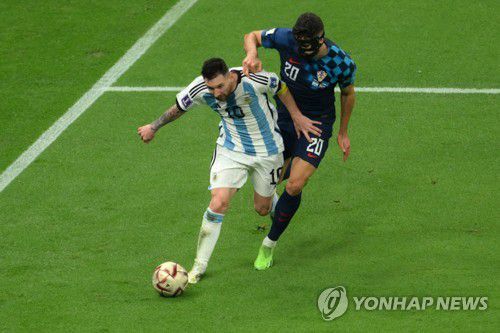 메시를 막지 못한 그바르디올[AFP=연합뉴스]