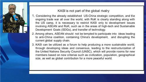 한·아세안 연대구상에 관해 설명하는 파드자란 대학의 테우쿠 레자샤흐 교수[리퍼블릭 메르데카 유튜브 캡처. 재판매 및 DB 금지]