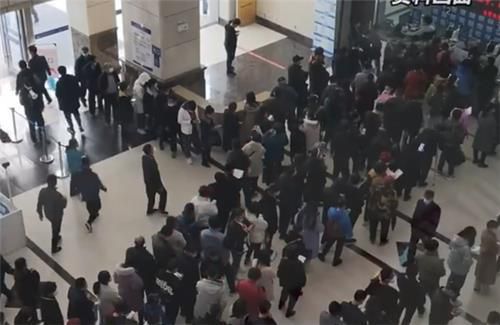 상하이 병원에 몰린 발열 환자들[왕이신문 캡처. 재판매 및 DB 금지]