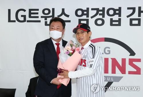 LG 트윈스 차명석(왼쪽) 단장과 염경엽 감독[연합뉴스 자료사진]