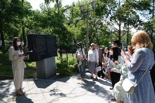 신한촌 기념탑 찾은 러시아인들[연합뉴스 자료사진. 재판매 및 DB 금지]
