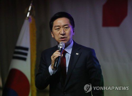 지지 호소하는 김기현 의원(천안=연합뉴스) 이주형 기자 = 국민의힘 당권주자인 김기현 의원이 17일 오후 천안 나사렛대에서 열린 국민의힘 천안 병 당원협의회 신년인사회·당원교육 행사에 참석해 발언하고 있다. 2023.1.17 coolee@yna.co.kr