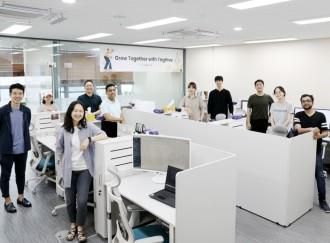 태그하이브 한국 본사 팀원들. 사진 왼쪽에서 4번째가 판카즈 대표. [제공 사진]