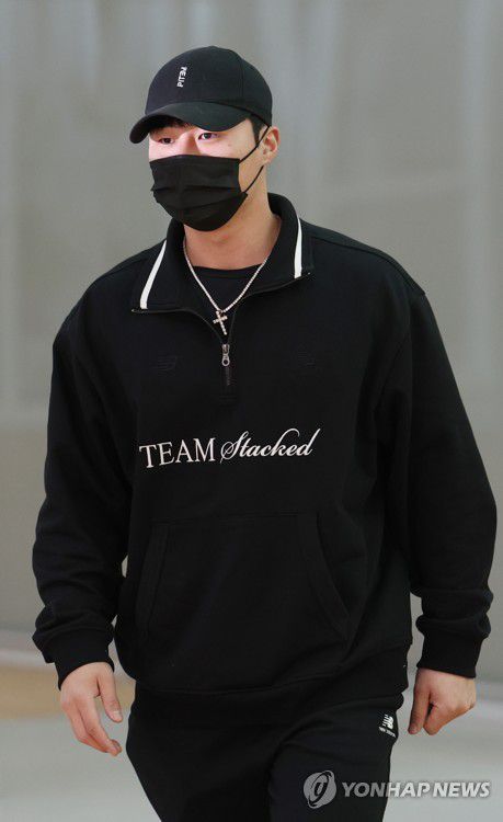 김하성, 팀 스프링캠프 위해 출국(영종도=연합뉴스) 신준희 기자 = 미국프로야구 메이저리그 샌디에이고 파드리스의 내야수 김하성이 팀 스프링캠프 준비를 위해 27일 인천국제공항을 통해 출국하고 있다. 2023.1.27 hama@yna.co.kr