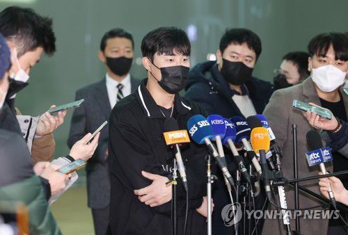 김하성, 팀 스프링캠프 위해 출국(영종도=연합뉴스) 신준희 기자 = 미국프로야구 메이저리그 샌디에이고 파드리스의 내야수 김하성이 팀 스프링캠프 준비를 위해 27일 인천국제공항을 통해 출국하며 인터뷰를 하고 있다. 2023.1.27 hama@yna.co.kr