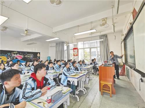 개학해 수업받는 난닝의 고3 학생들[남녕신문망 캡처. 재판매 및 DB 금지]