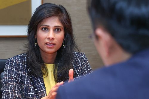 연합뉴스와 인터뷰하는 기타 고피나스 IMF 수석부총재(서울=연합뉴스) 신현우 기자 = 기타 고피나스 국제통화기금(IMF) 수석부총재가 서울 중구 웨스틴조선호텔에서 연합뉴스와 인터뷰하고 있다. 2023.1.31 nowwego@yna.co.kr