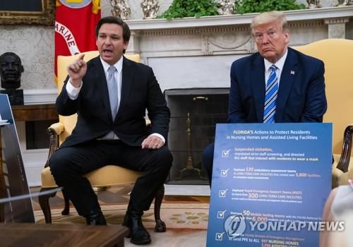 도널드 트럼프 미국 전 대통령(우측)과 론 디샌티스 플로리다주지사[EPA 연합뉴스 자료사진. 재판매 및 DB 금지]