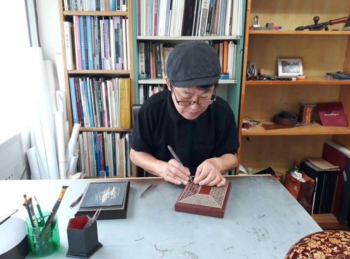 국가무형문화재 '나전장' 보유자로 인정된 최상훈[문화재청 제공. 재판매 및 DB 금지