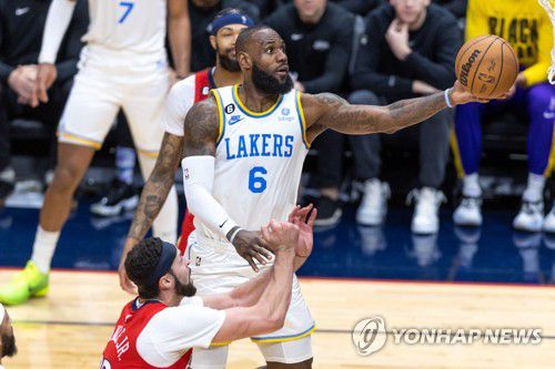 슛 던지는 르브론 제임스[USA투데이=연합뉴스]