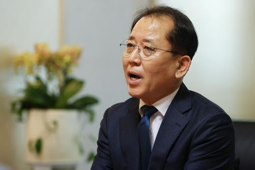 인터뷰하는 윤성용 국립중앙박물관장    (서울=연합뉴스) 강민지 기자 = 윤성용 국립중앙박물관장이 서울 용산구 국립중앙박물관에서 연합뉴스와 인터뷰하고 있다. 2023. 2. 6      mjkang@yna.co.kr