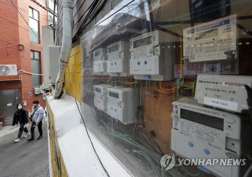 25년 만에 최고로 오른 전기·가스 등 연료 물가. [연합뉴스 자료 사진]