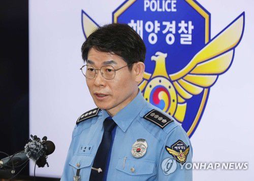 청보호 전복사고 나흘째…해경 브리핑(목포=연합뉴스) 정회성 기자 = 통발어선 '청보호' 전복사고가 발생 나흘째에 접어든 7일 오전 전남 목포해양경찰서에서 김해철 서장이 실종자 수색과 선체 인양 등 수습 상황을 브리핑하고 있다. 2023.2.7 hs@yna.co.kr