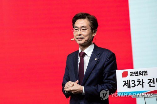 비전 발표하는 조경태 당 대표 후보(서울=연합뉴스) 국민의힘 조경태 당 대표 후보가 7일 오전 서울 강서구 한 방송 스튜디오에서 열린 국민의힘 제3차 전당대회 후보자 비전 발표회에서 비전발표를 하고 있다. 2023.2.7 [국회사진기자단] toadboy@yna.co.kr