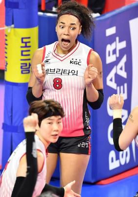 환호하는 KGC인삼공사 엘리자벳[한국배구연맹 제공. 재배포 및 DB 금지]