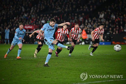 렉섬 폴 멀린의 페널티킥 골 장면[AFP=연합뉴스]