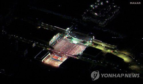 북한 열병식 위성사진(로이터=연합뉴스) 지난 8일 북한 평양 김일성광장에서 열린 건군절 75주년 기념 열병식을 미국 상업위성 업체 맥사 테크놀로지가 촬영한 사진. [재판매 및 DB 금지]