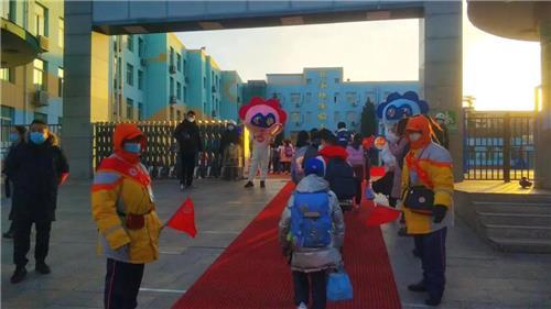 신학기 맞아 등교하는 베이징 초등학생들[북경일보 캡처. 재판매 및 DB 금지]