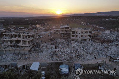 시리아 반군 지역 지진 피해[AP 연합뉴스 자료사진. 재판매 및 DB 금지]