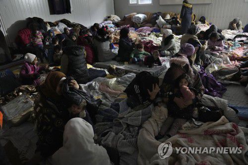 튀르키예 안타키아의 임시거처에 피난 중인 시리아 난민들[AP 연합뉴스자료사진. 재판매 및 DB 금지]