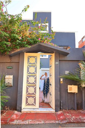 외국인 손님을 맞는 사우디 주부 샤다 씨 [사진/성연재 기자]