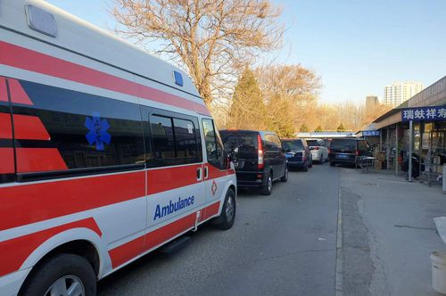 지난해 12월 중국 베이징 한 화장장에서 순서 기다리는 차량들[연합뉴스 자료사진]