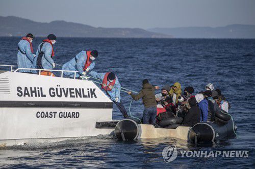 그리스에서 밀려나 튀르키예로 돌아온 이주민[EPA 연합뉴스 자료사진. 재판매 및 DB 금지]