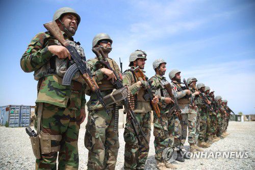 미국이 지원한 아프가니스탄 군대[EPA 연합뉴스 자료사진]