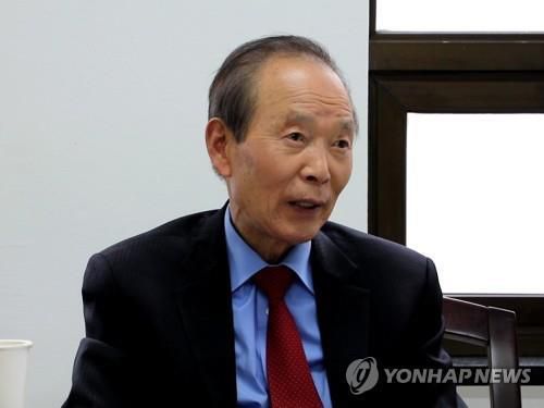 연합뉴스와 인터뷰 중인 장기표[촬영 정한솔]