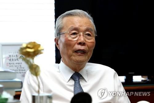 연합뉴스와 인터뷰 중인 김종인[촬영 정한솔]