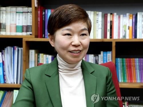 연합뉴스와 인터뷰 중인 김재련[촬영 정한솔]